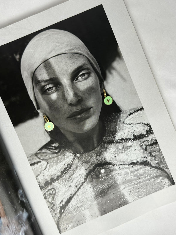 Mini Pendientes Círculo Verde con Estrella