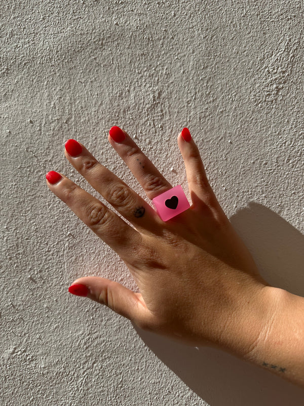 Anillo Resina Fancy Cuadrado Rosa Corazón Dorado