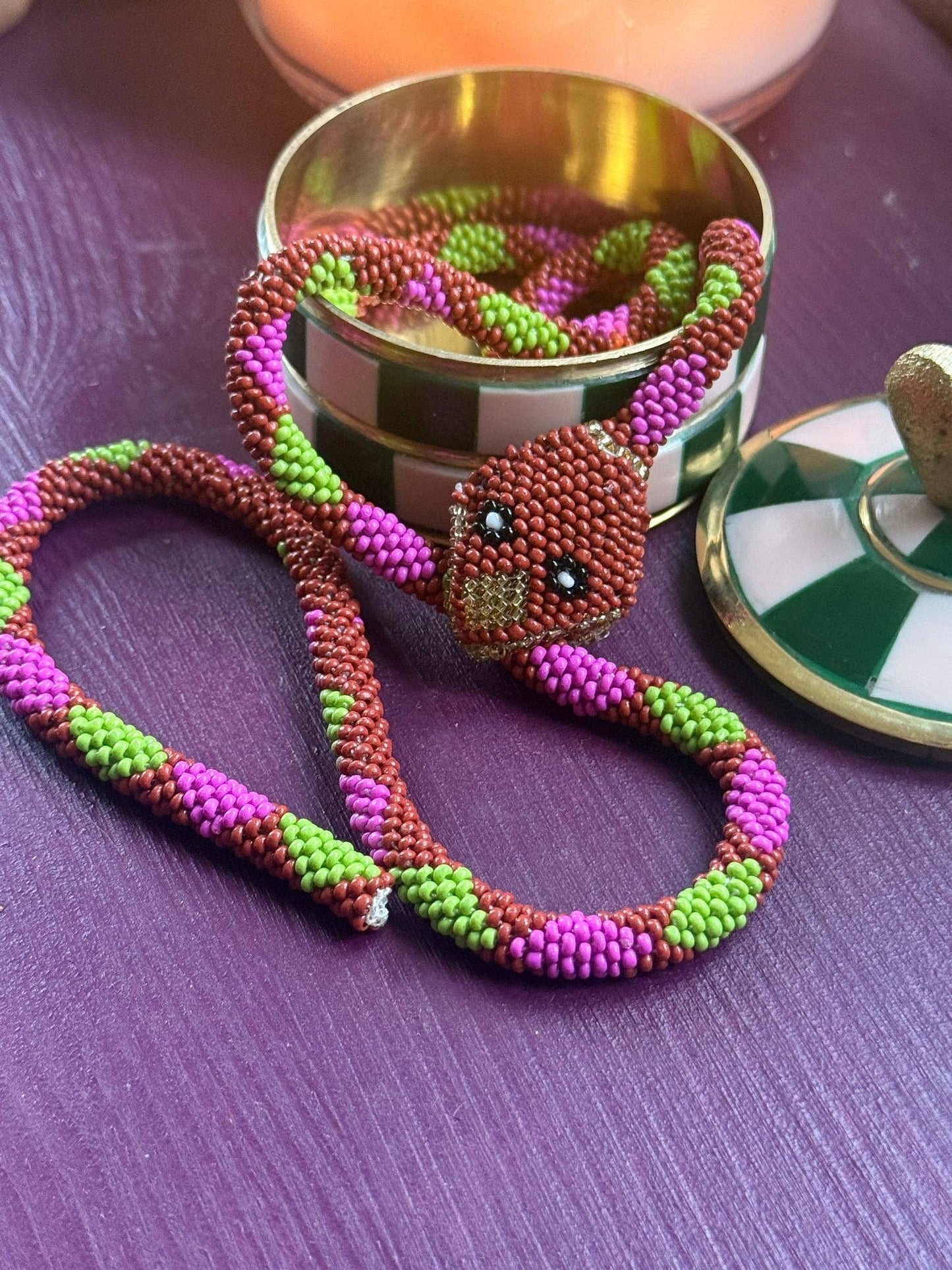 Collar Serpiente Cuentas Marrón con Verde y Fucsia