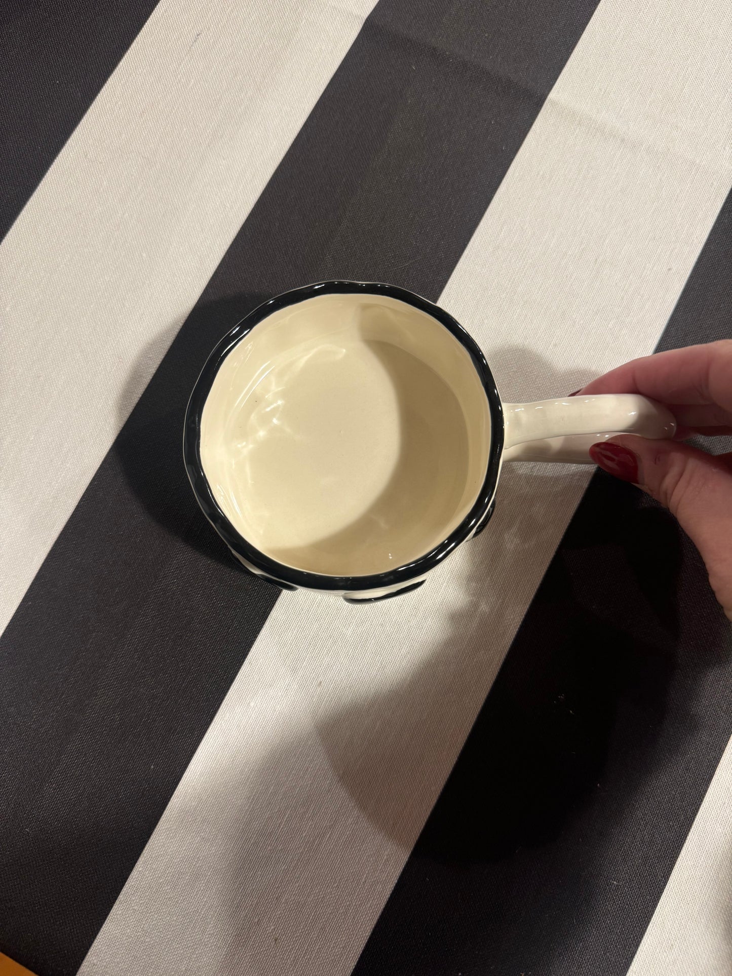 Taza Blanco Corazones Negros