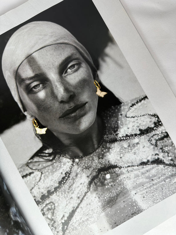 Mini Pendientes Mariposa Blanca Nacarada