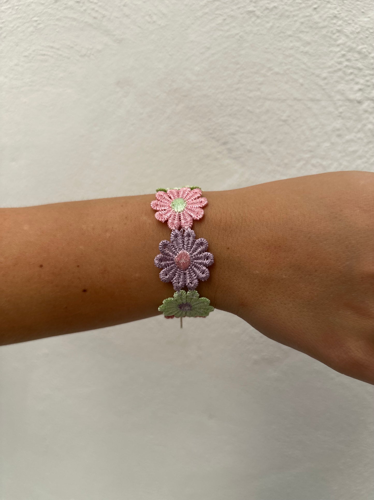 Pulsera Flores Rosa Malva Verde Margaritas Guipur