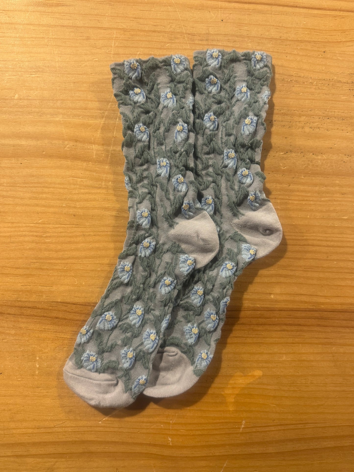 Calcetines Mujer Flores Fruncidas Gris Flores Azules