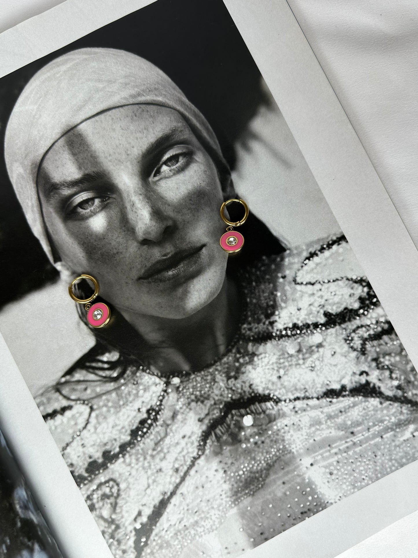 Mini Pendientes Círculo Rosa con Brillante