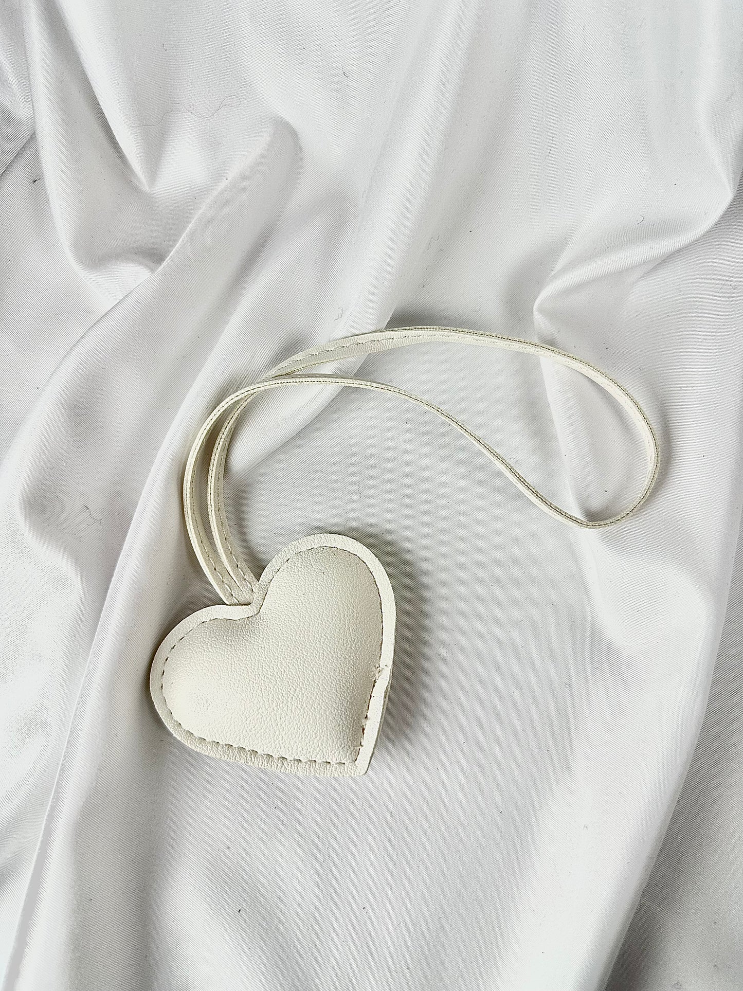 Llavero Charm Corazón Blanco