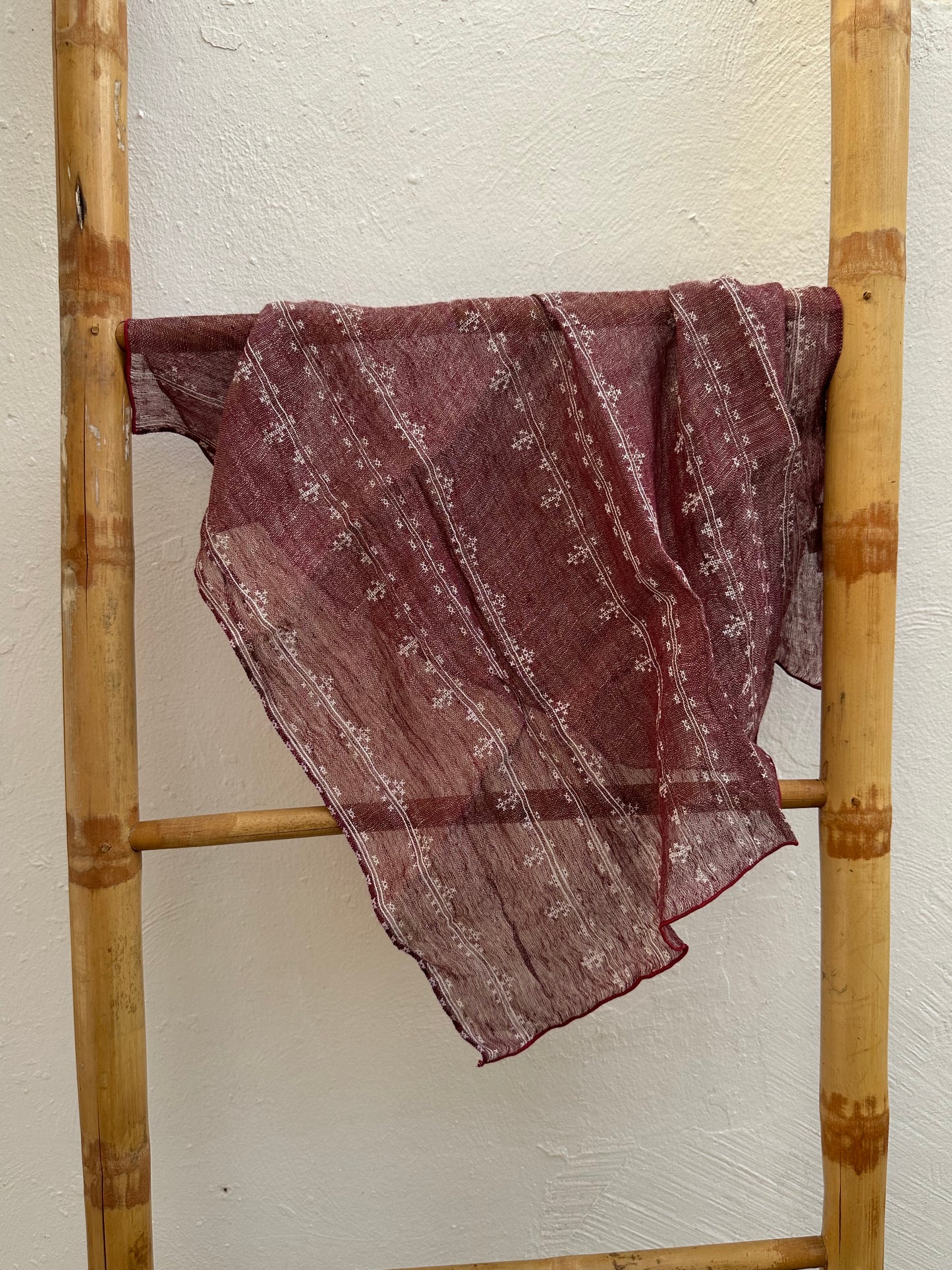 Pañuelo Burdeos Granate Lino Punto de Cruz