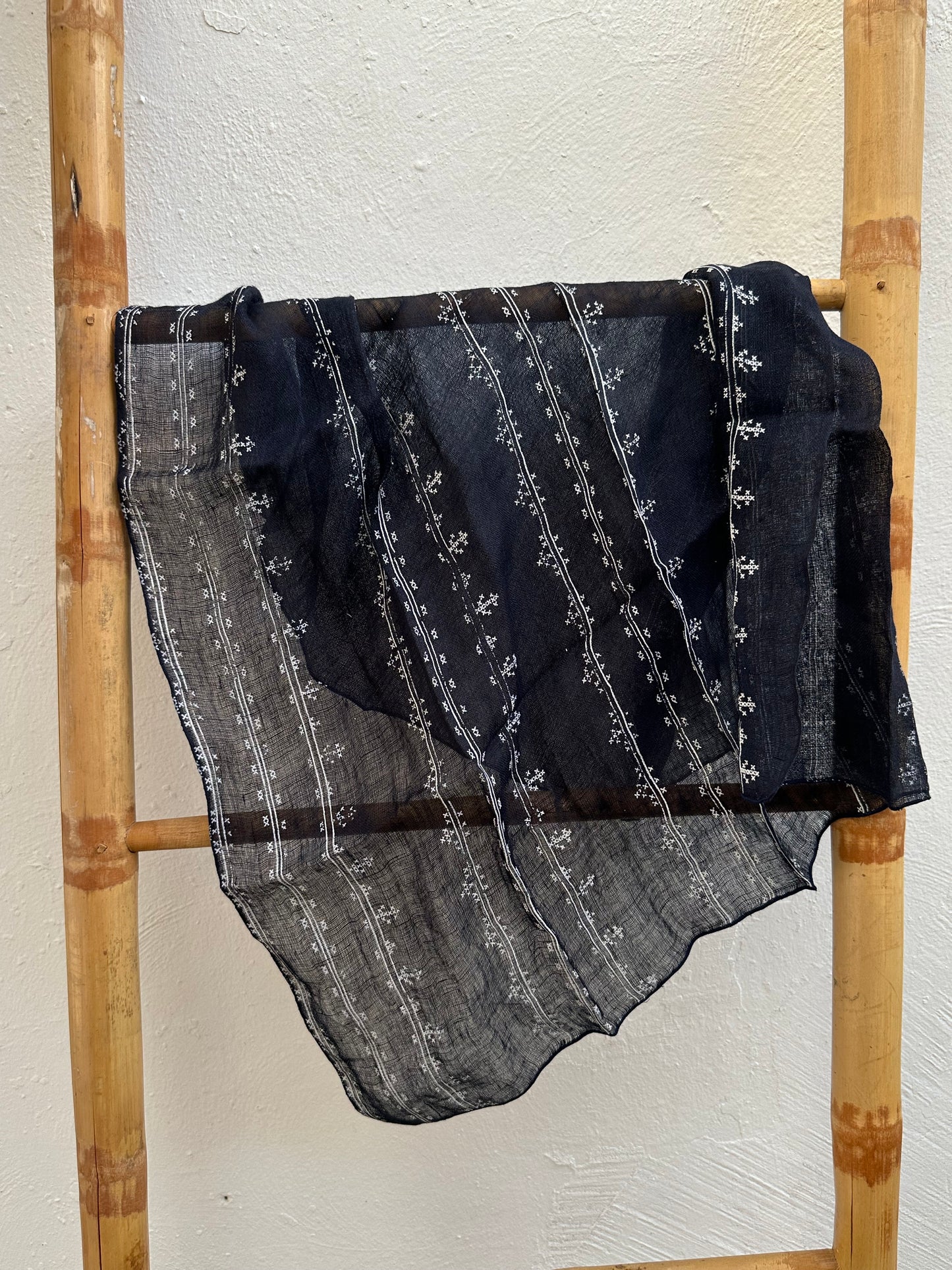 Pañuelo Azul Marino Lino Punto de Cruz