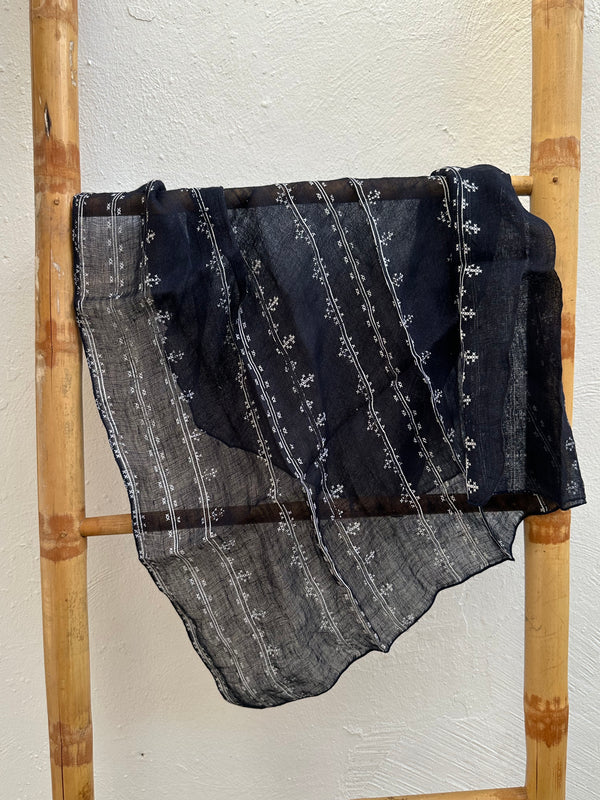 Pañuelo Azul Marino Lino Punto de Cruz