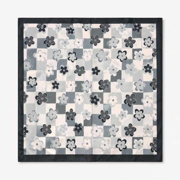 Pañuelo Damero Cuadros Blanco y Negro Flores