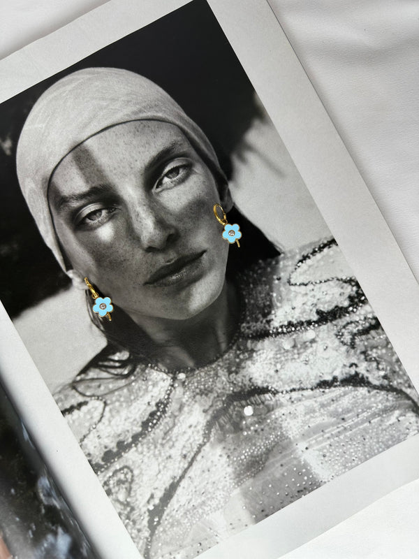 Mini Pendientes Flor Azul con Tallo y Brillante