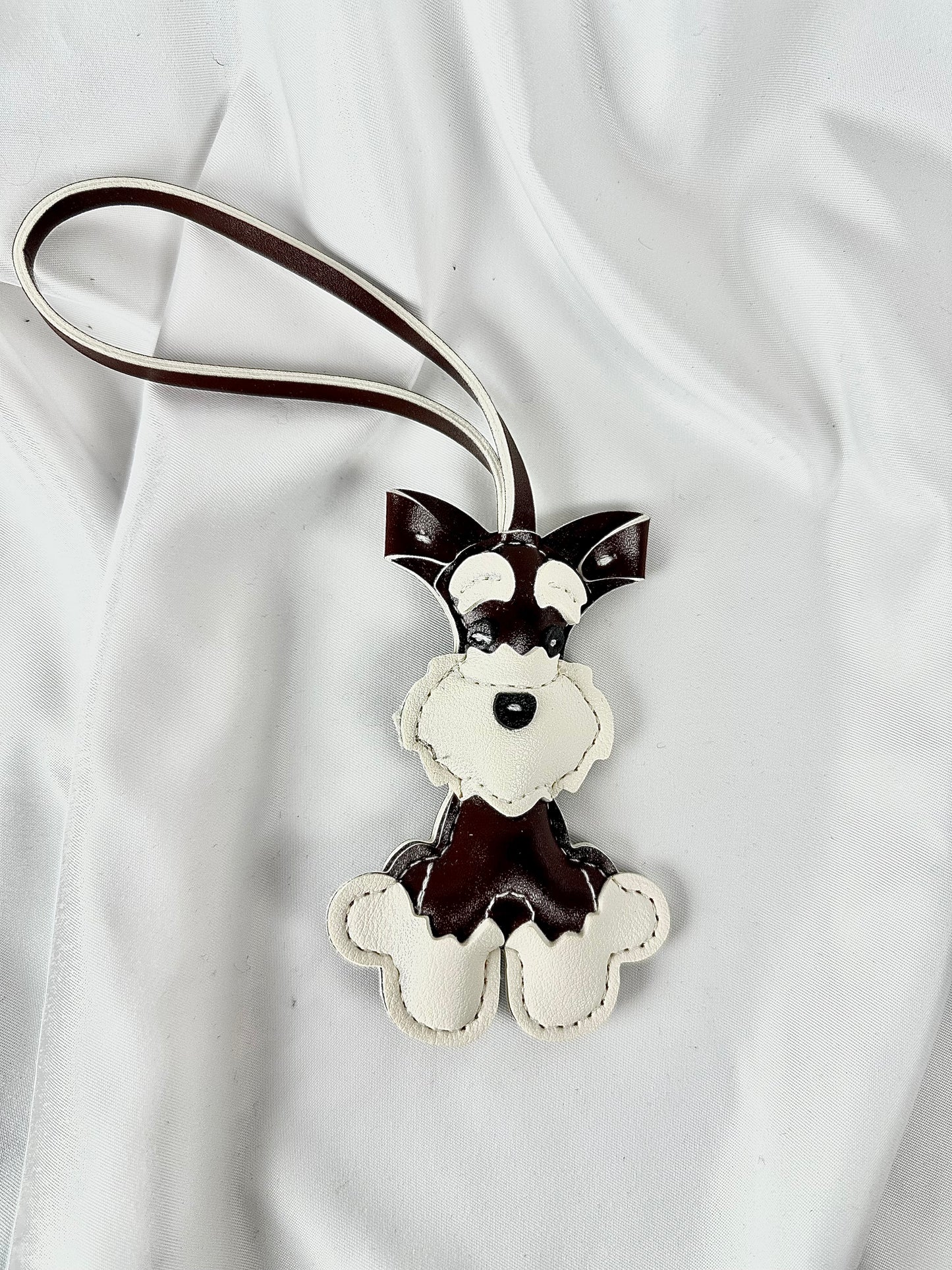 Llavero Charm Perro Schnauzer Marrón Oscuro y Blanco