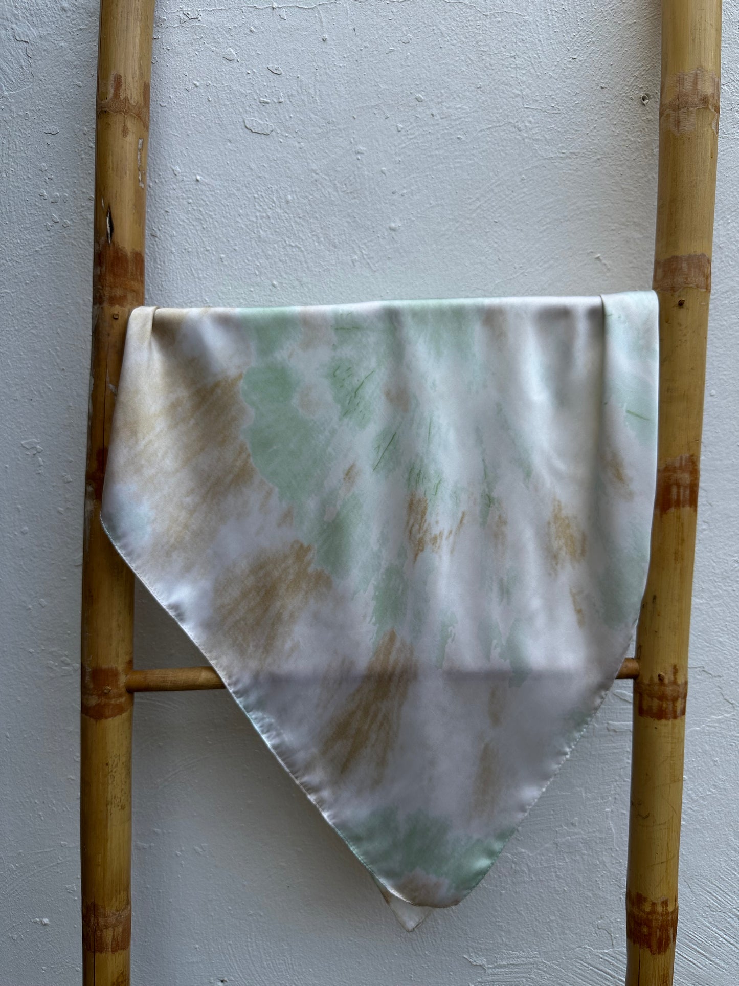 Pañuelo Tie Dye En Espiral Verde Beige