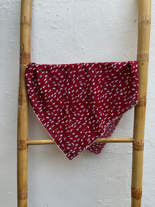 Pañuelo Algodón Fondo Rojo Flores