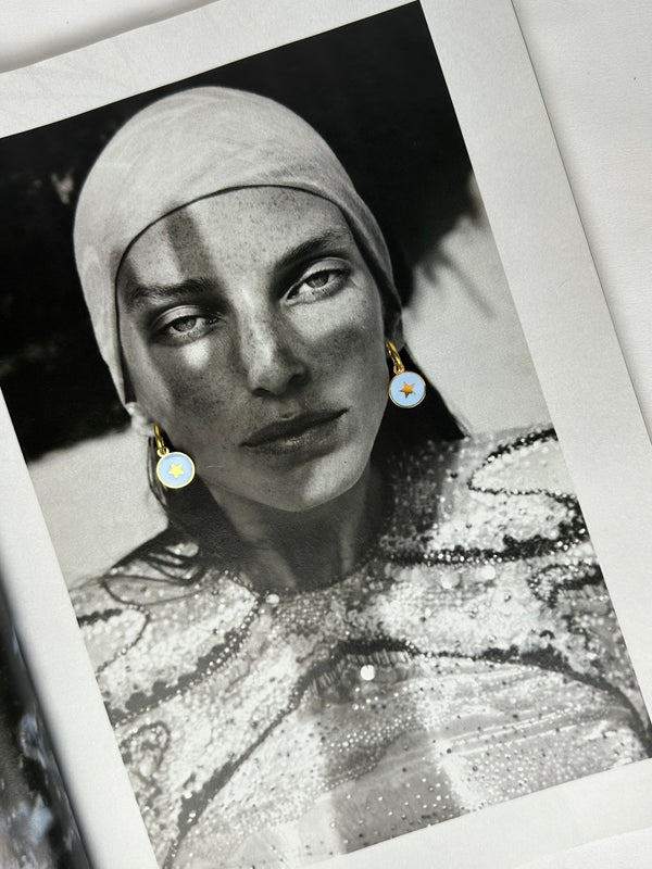 Mini Pendientes Círculo Azul con Estrella