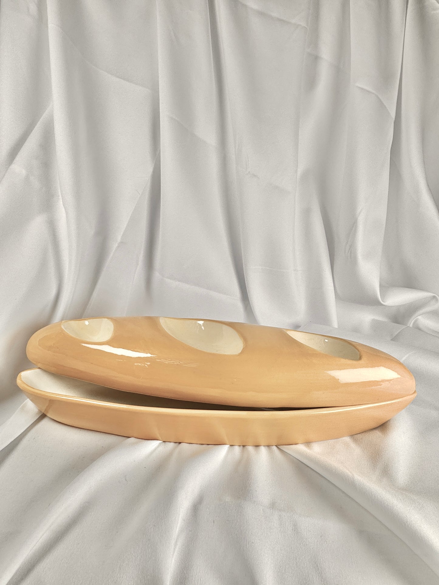 Fuente en Forma de Barra de Pan con Tapa