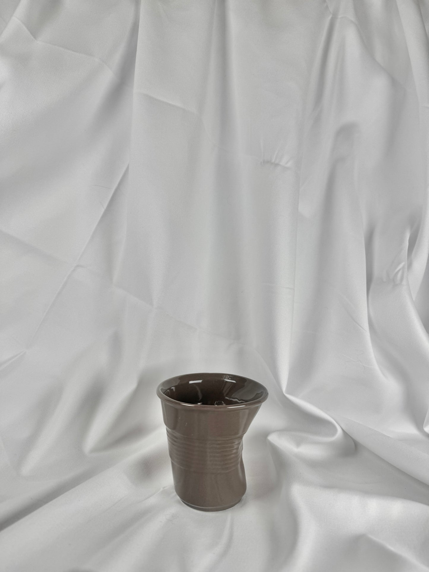 Vaso Forma Vaso Desechable Plástico Arrugado Marrón Grisáceo