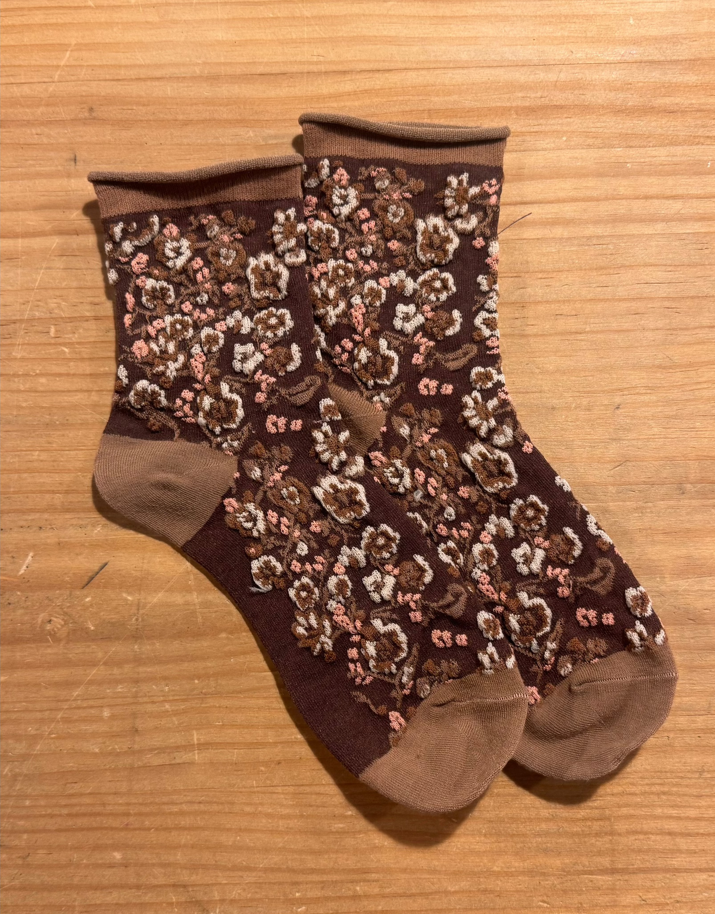 Calcetines Mujer Flores Fruncidas Marrón