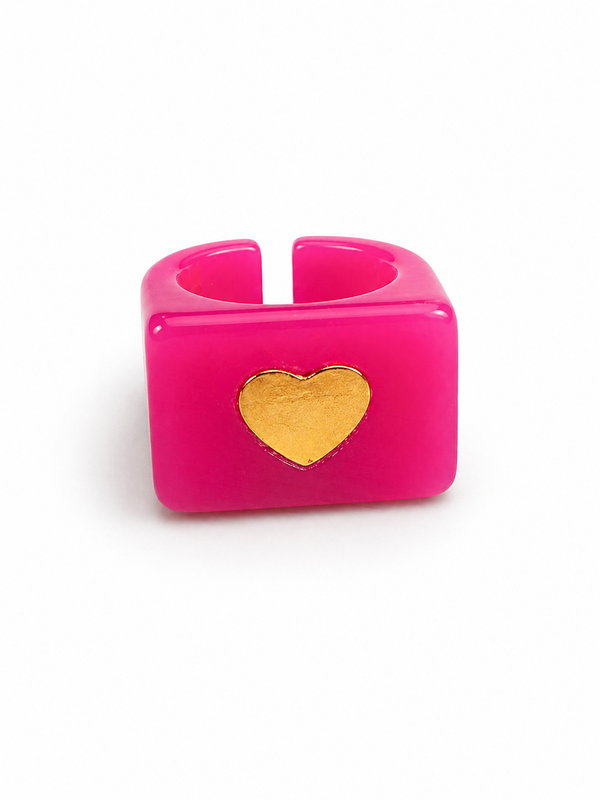 Anillo Resina Fucsia con Corazón Dorado