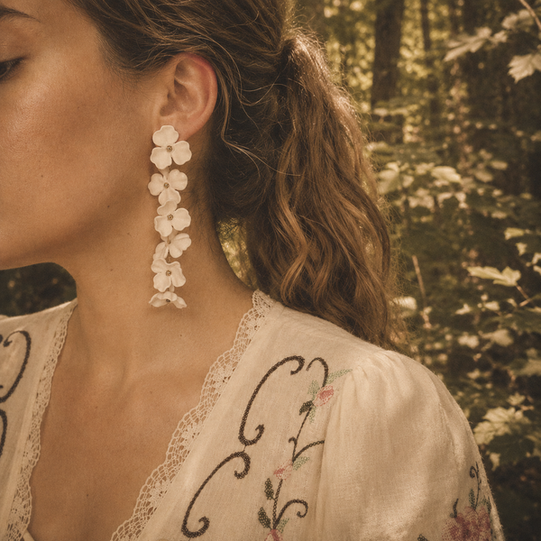 Pendientes Seis Flores Blancas Colgantes