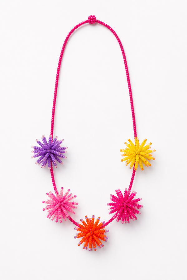 Collar Fucsia Cuentas Pompones Corto