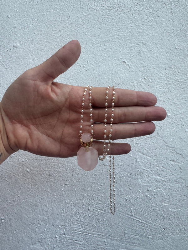 Collar Perfumero Cuarzo Rosa Cadena Perlitas