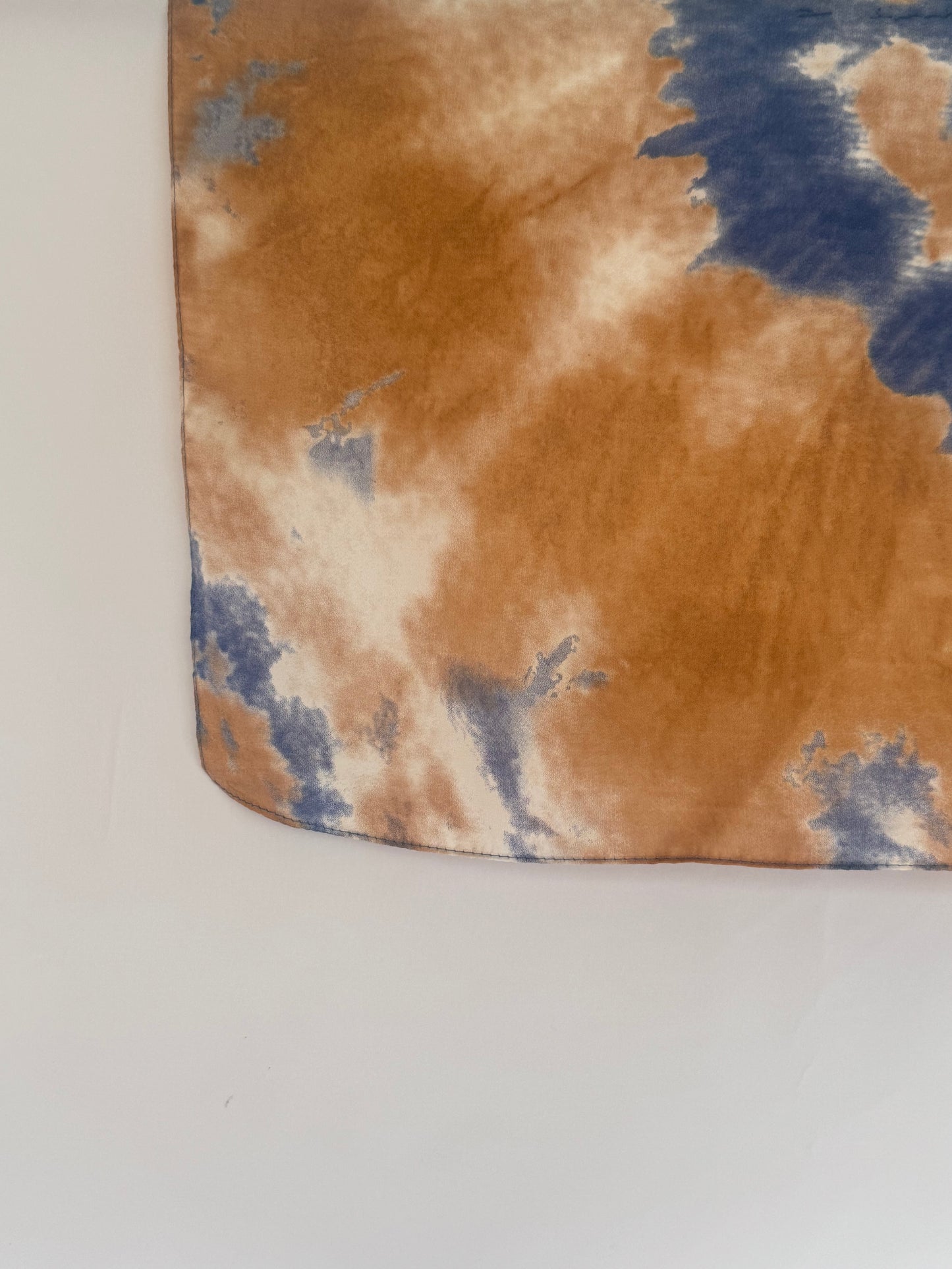 Pañuelo Tie Dye En Espiral Marrón y Azul