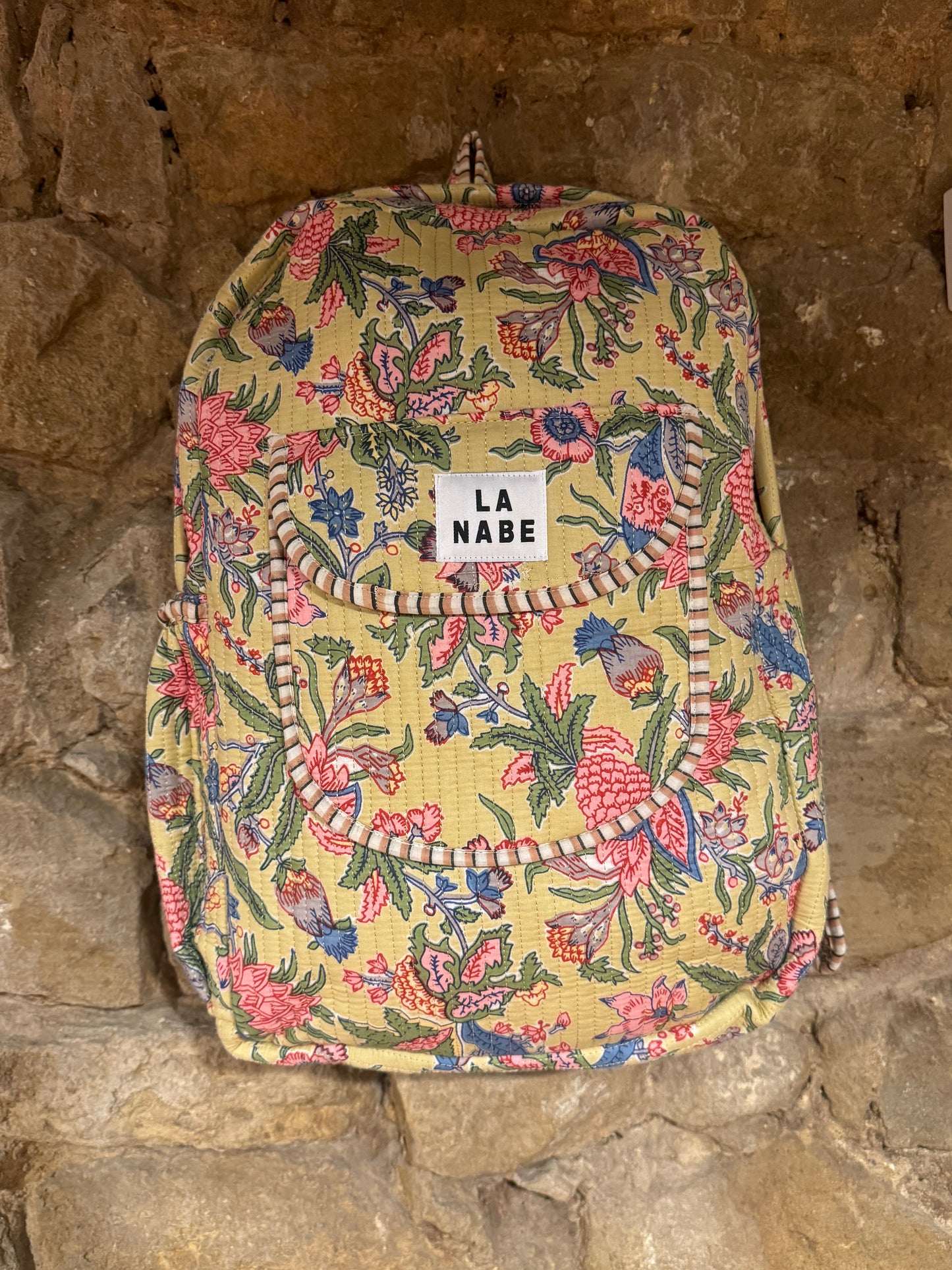 Mochila India Fondo Beige Flores Colores Grandes