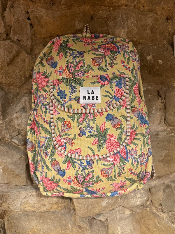 Mochila India Fondo Beige Flores Colores Grandes