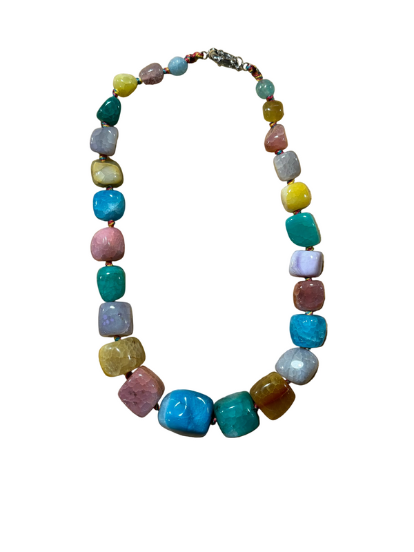 Collar con Piedras de Colores Caramelo