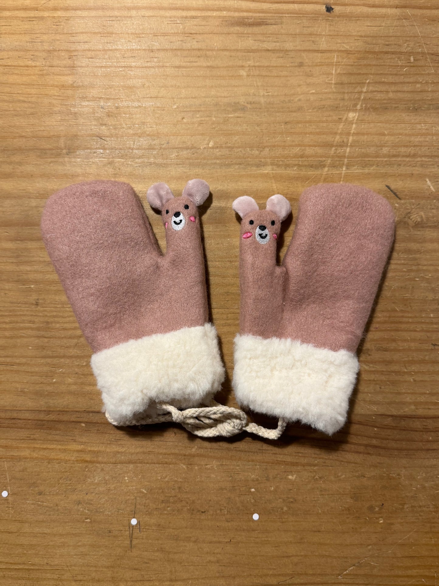 Manopla Infantil Rosa Muñeco Pulgar