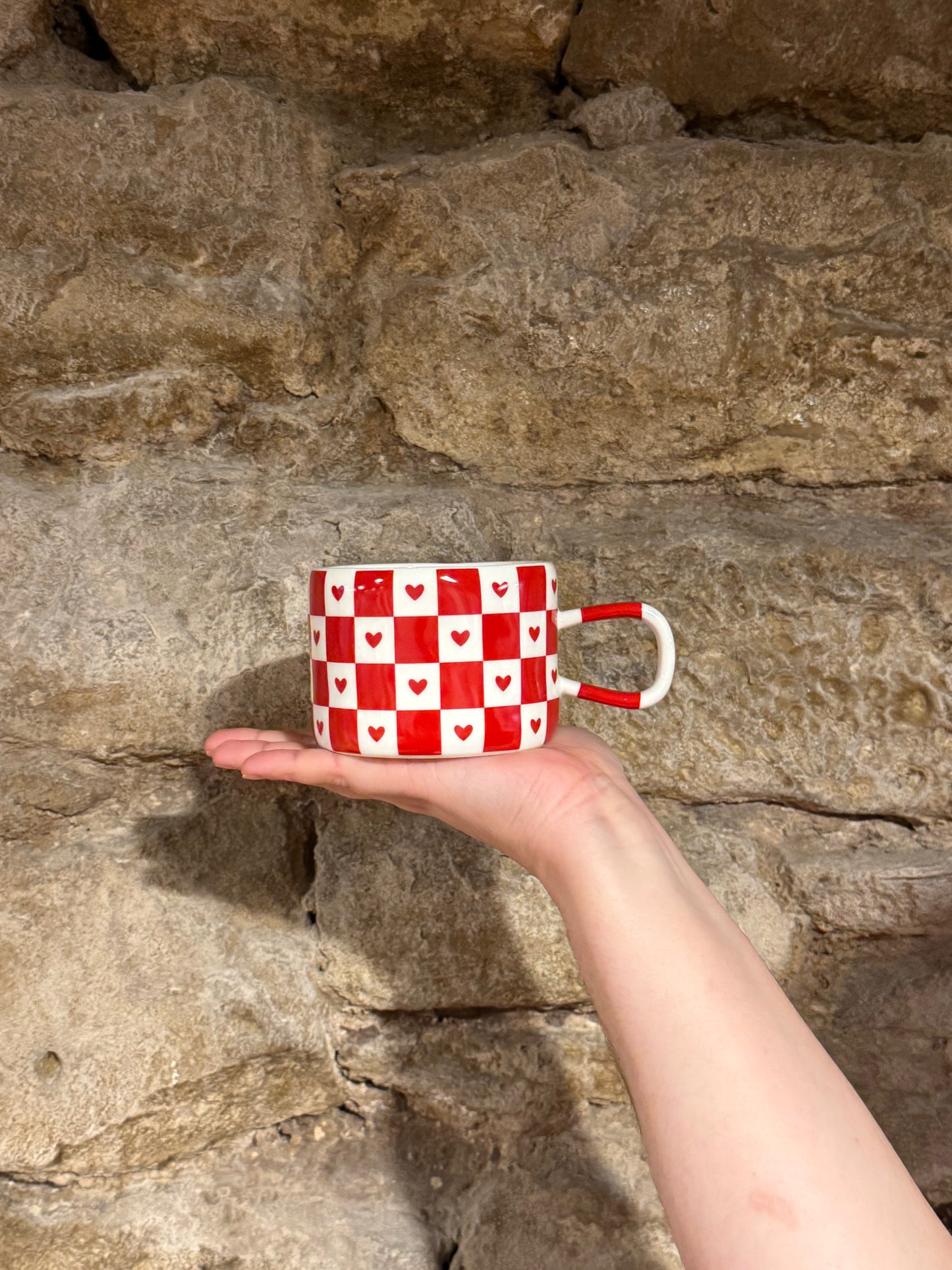 Taza Cuadros Rojos con Corazones