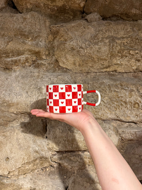 Taza Cuadros Rojos con Corazones