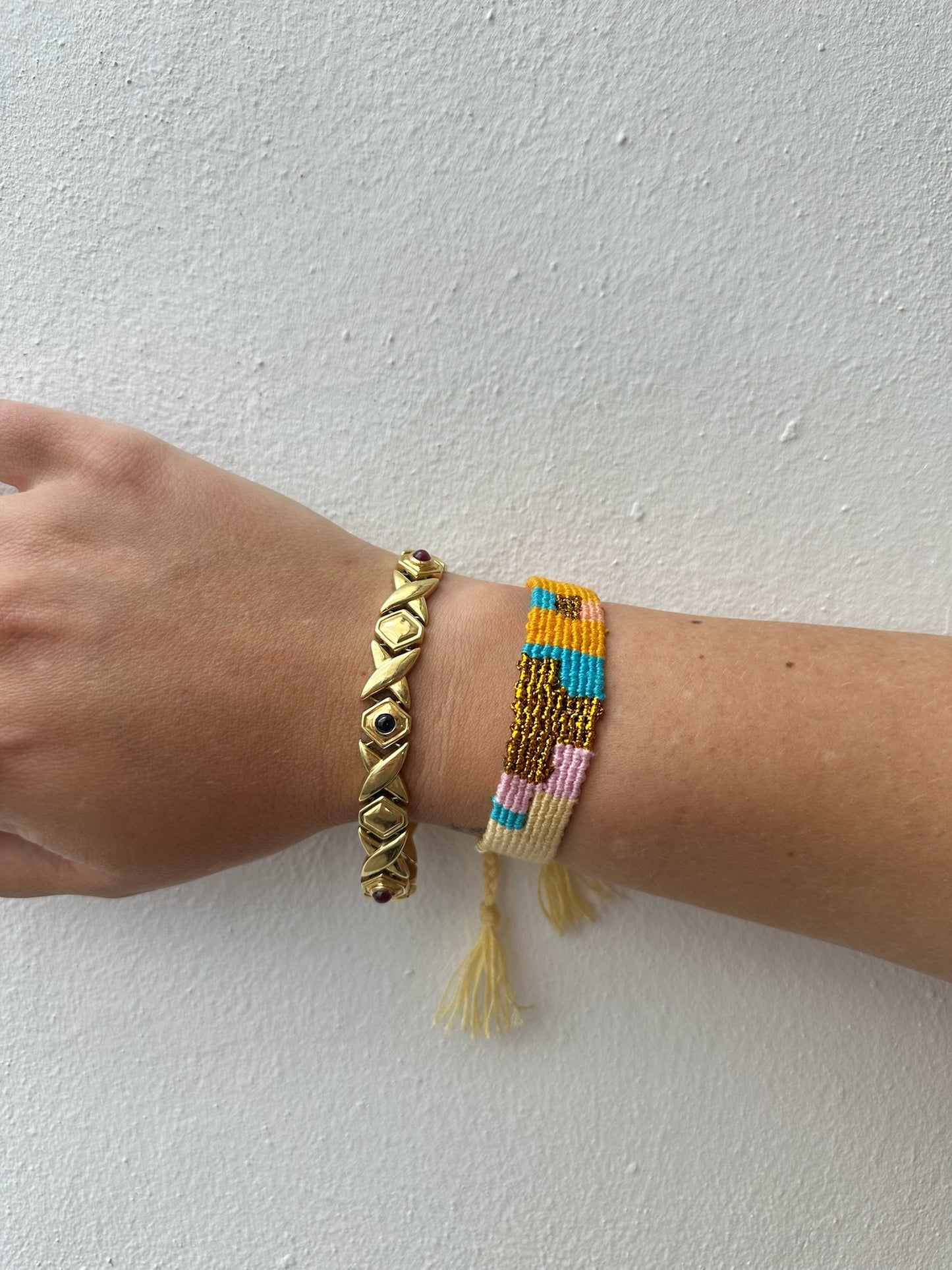 Pulsera Tejida Cuadrados Colores Azul Naranja con Dorado