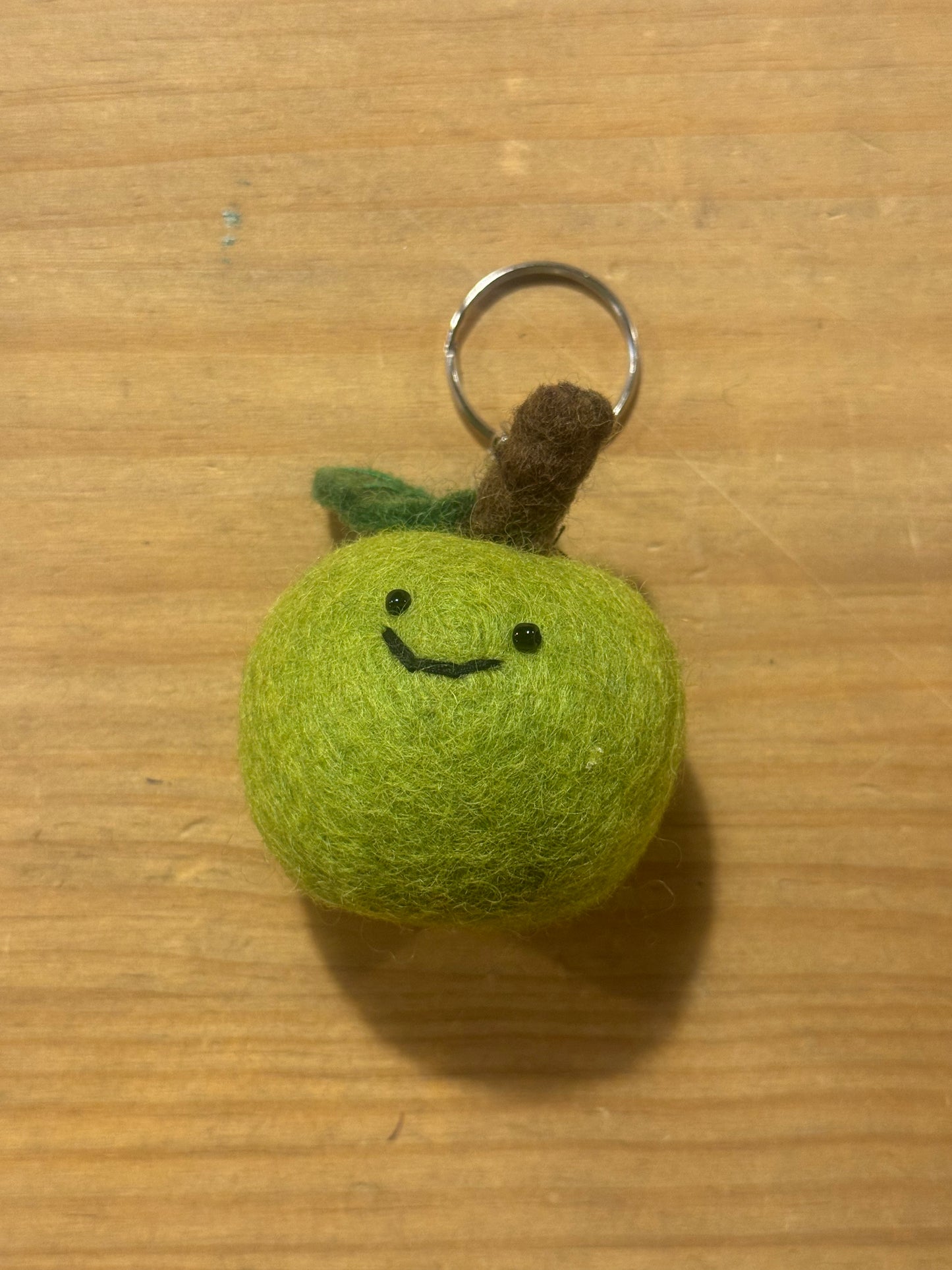 Llavero Fieltro Manzana con Cara