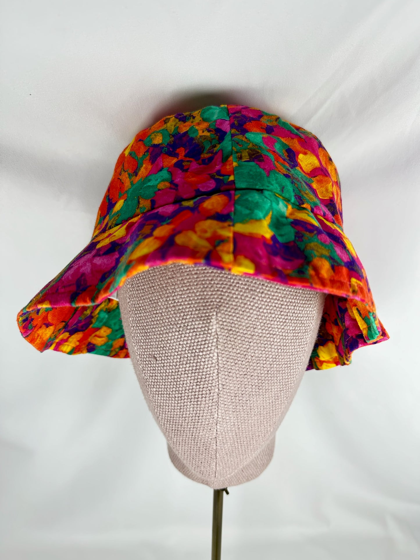 Sombrero Tela Wax Africana Flores Fucsia Naranja Verde