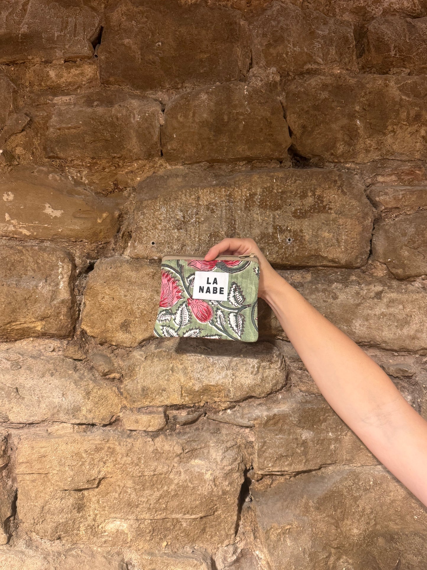 Monedero o Bolsita India Fondo Verde Menta con Flores Rosas Pequeño