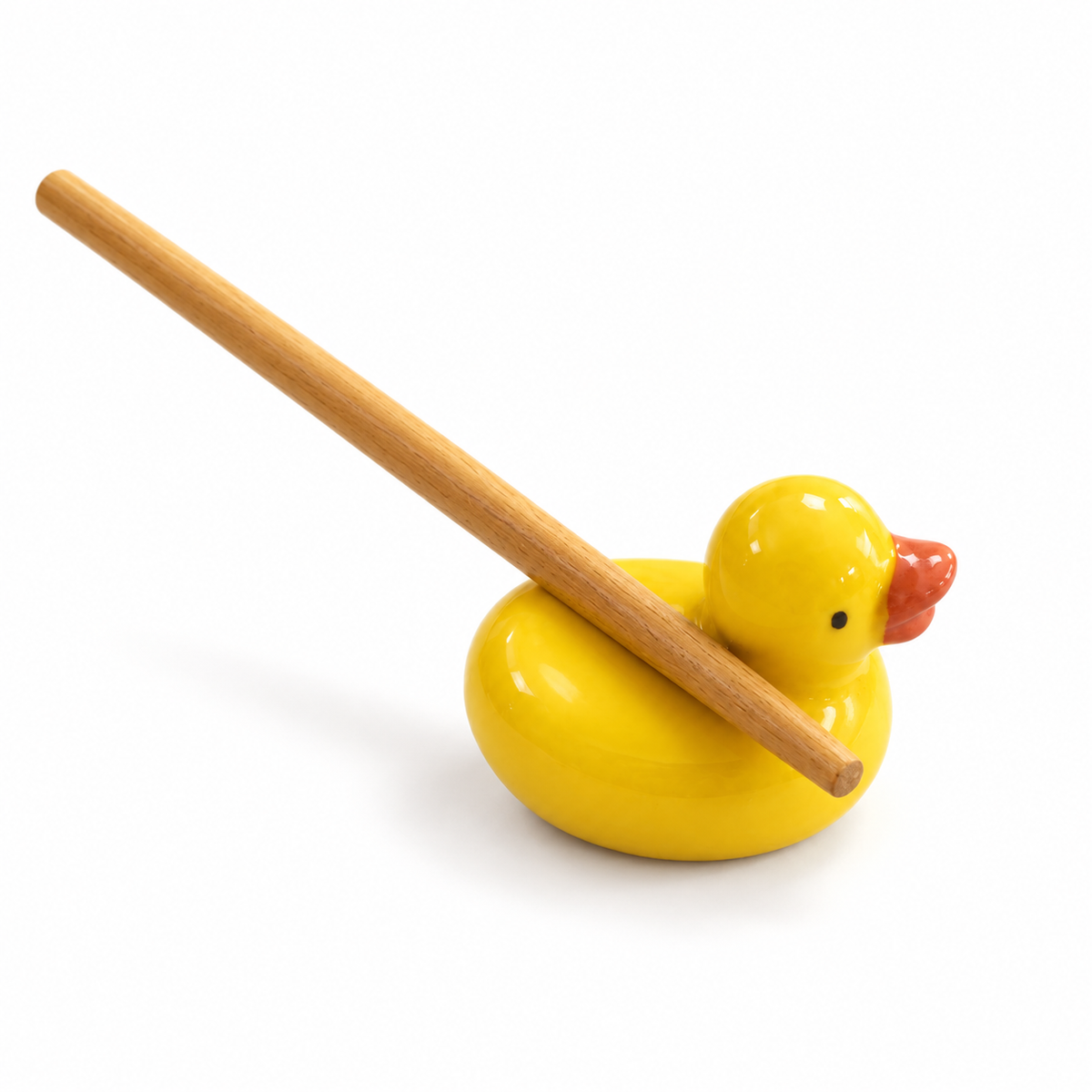 Apoyapalillos Cerámica Pato Patito de Goma con un palillo, fondo blanco