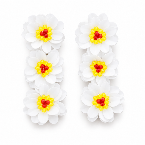 Pendientes Lentejuelas en Triple Flor Blanco — foto de estudio
