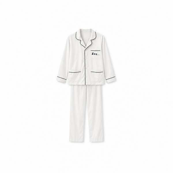 Pijama blanco de hombre con ribetes negros y bordado Zzz, camisa y pantalón