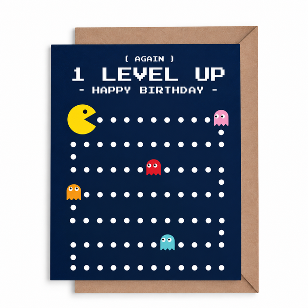 Postal Pac Man con sobre kraft sobre fondo blanco