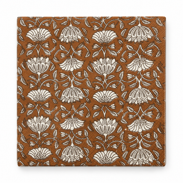 Servilletas de papel marrón con estampado floral sobre fondo blanco