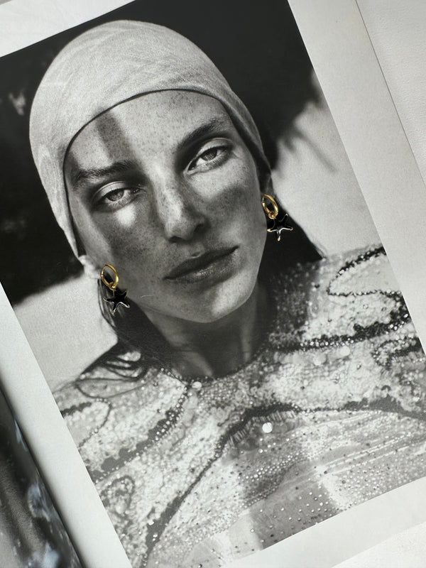 Mini Pendientes Estrella Negra Abultada