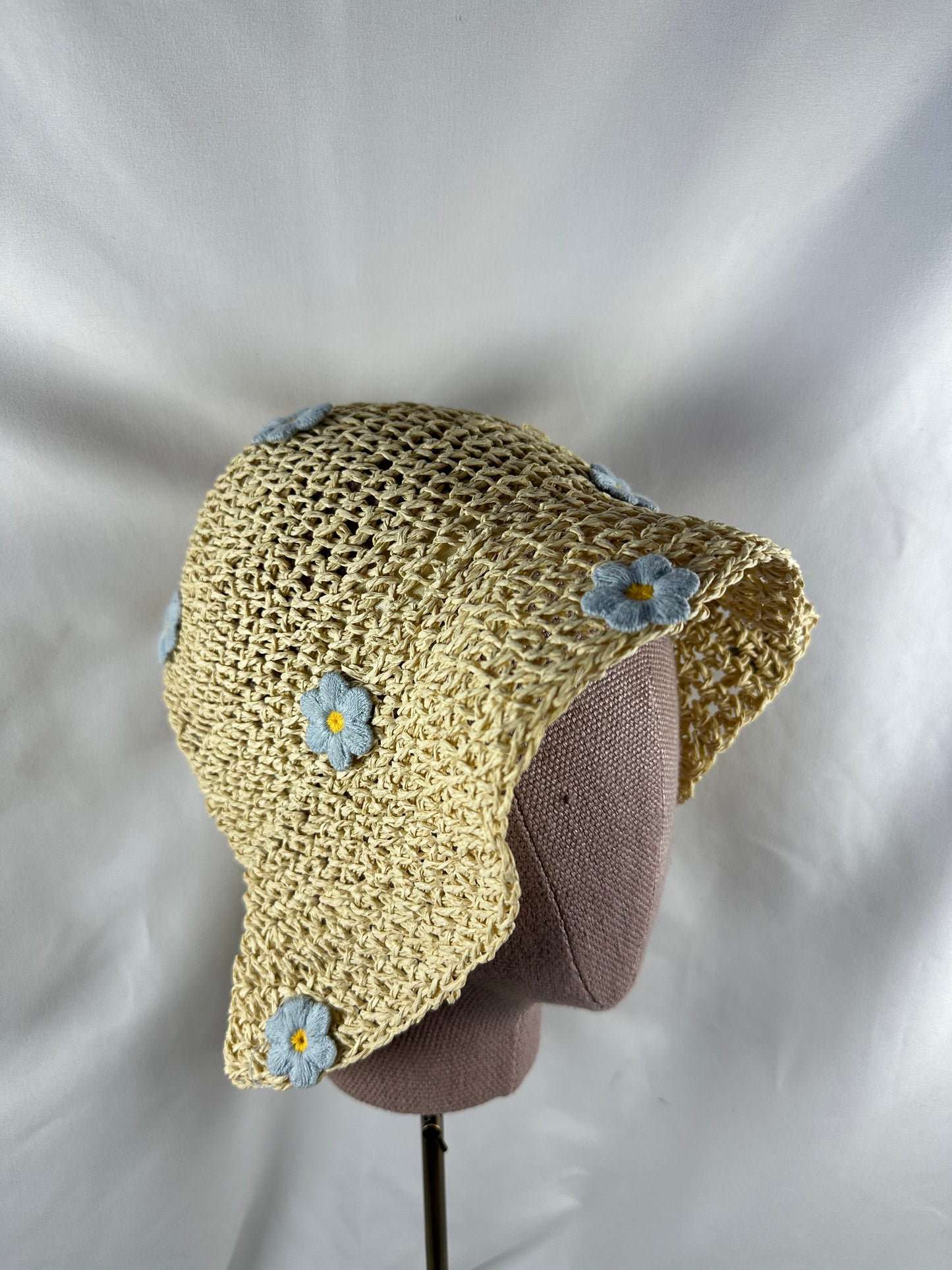 Sombrero Yute Claro Flor Flores Margarita Azul Claro y Amarillo