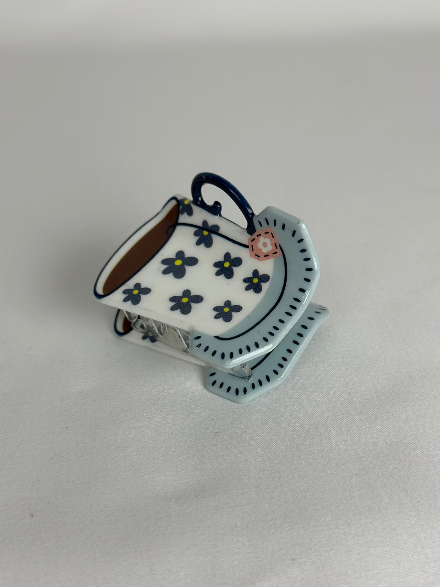 Pinza de Pelo Taza Té Blanca con Flores Azules