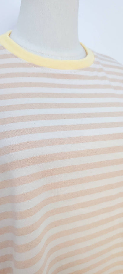 Camiseta de rayas de manga corta rosa y azul