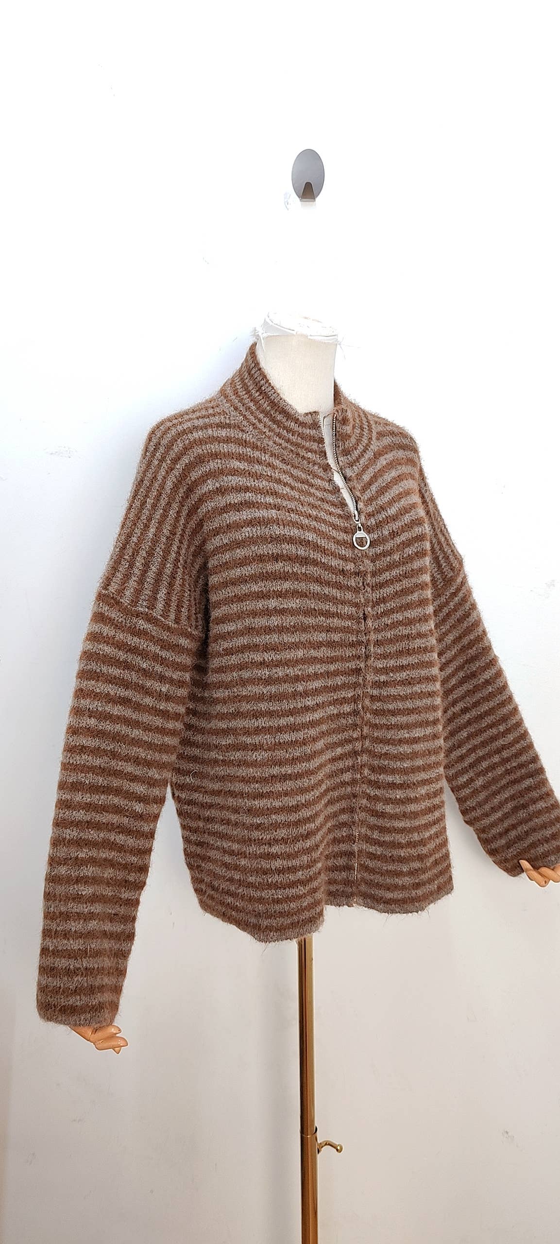 Jersey de rayas con cremallera rosa y rojo