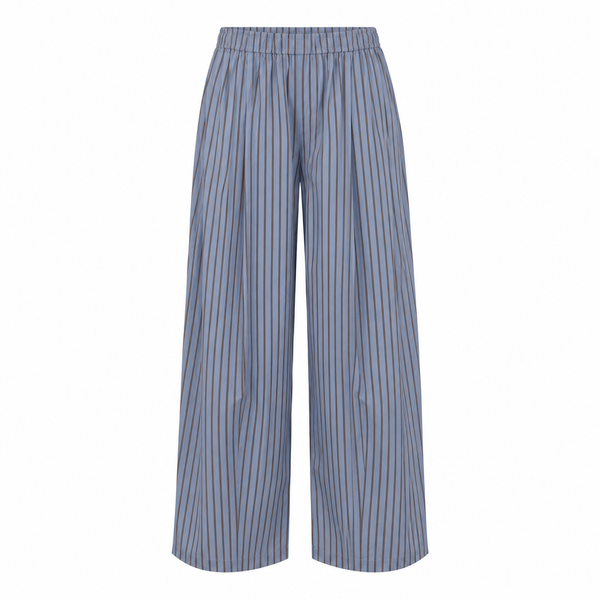 Pantalón Rayas Camisa Ancho Loose Fit — foto de estudio fondo blanco