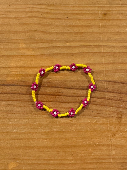 Pulsera Cuentas Bolitas Amarillas con Flores Fucsia Morada y Blanco