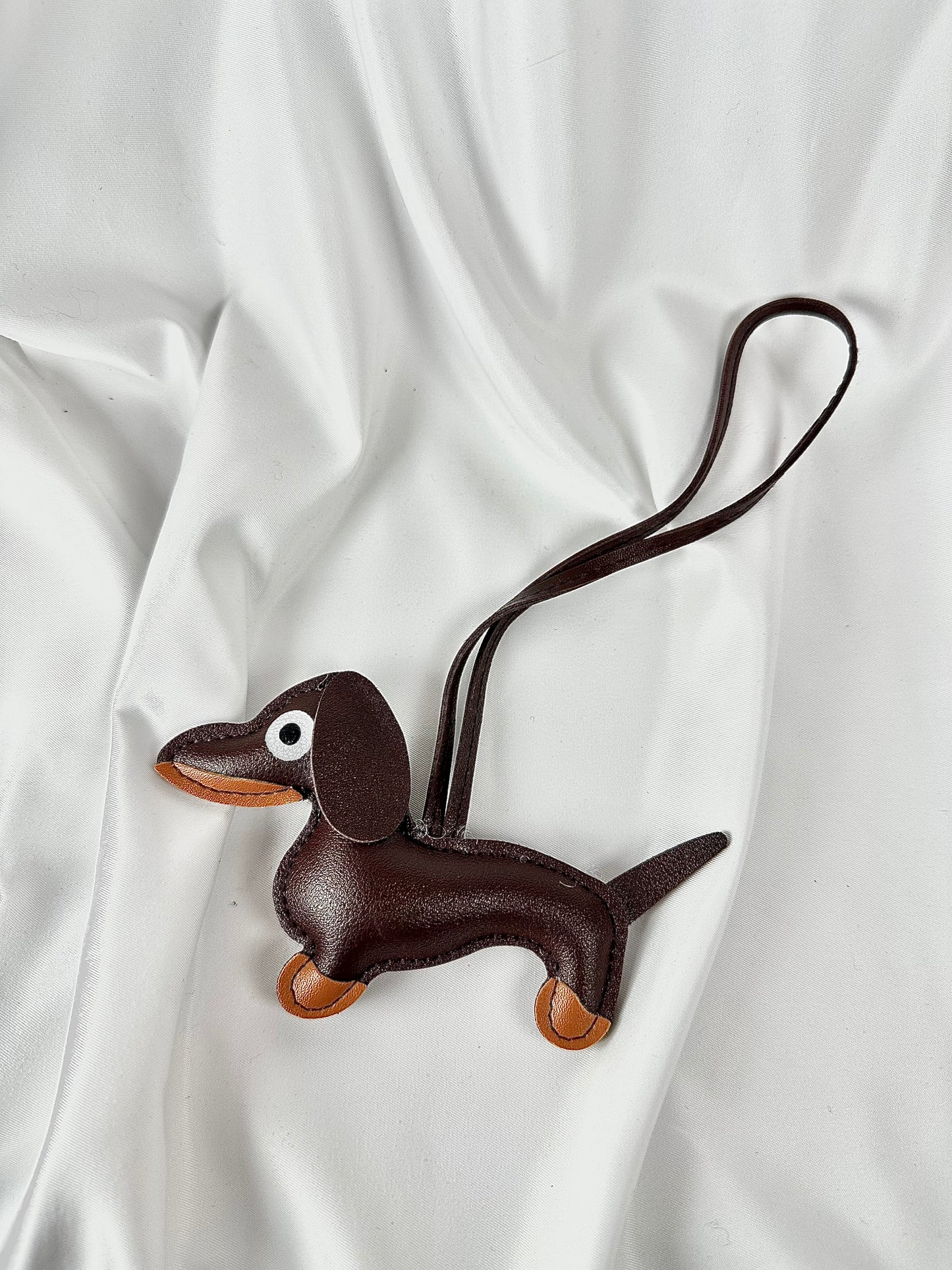 Llavero Charm Perro Salchicha Teckel Marrón