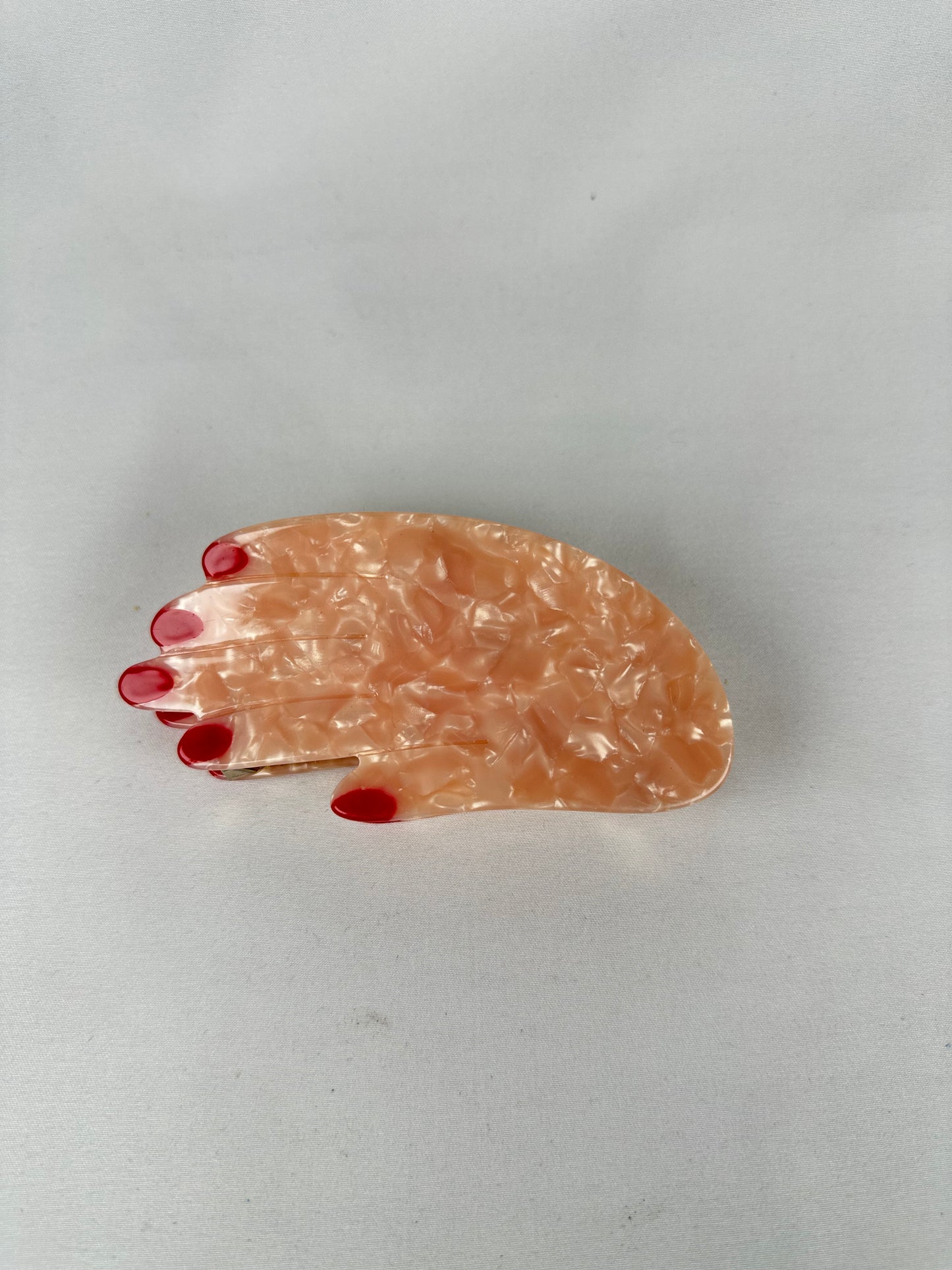 Pinza de Pelo Manita Blanca Uñas Rojas